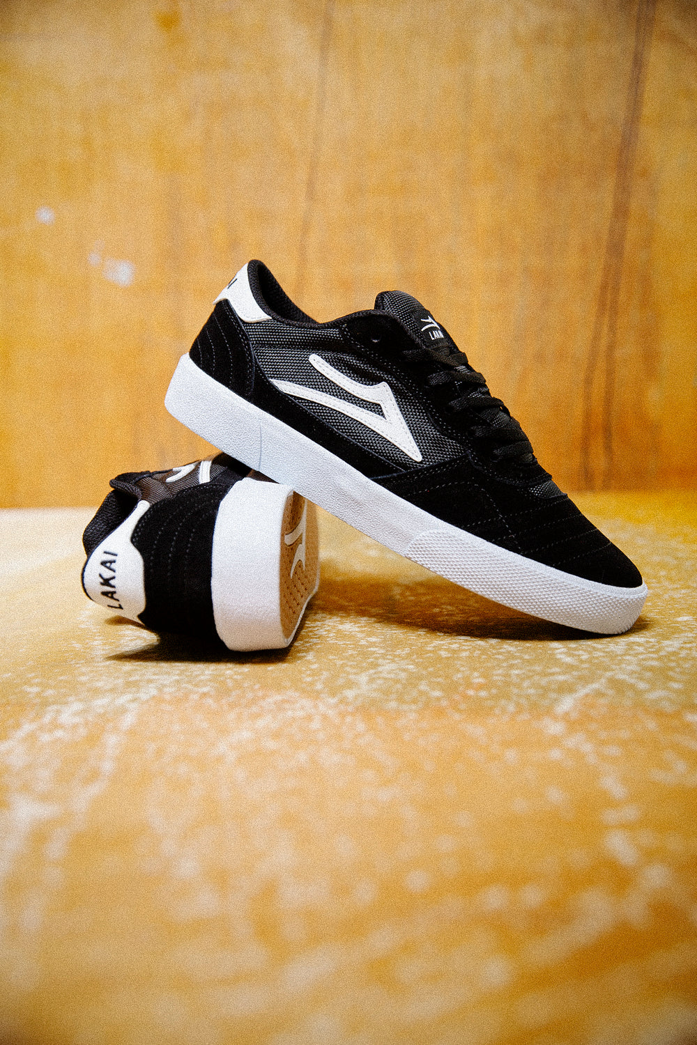 CAMBRIDGE  BLACK/WHITE SUEDE
