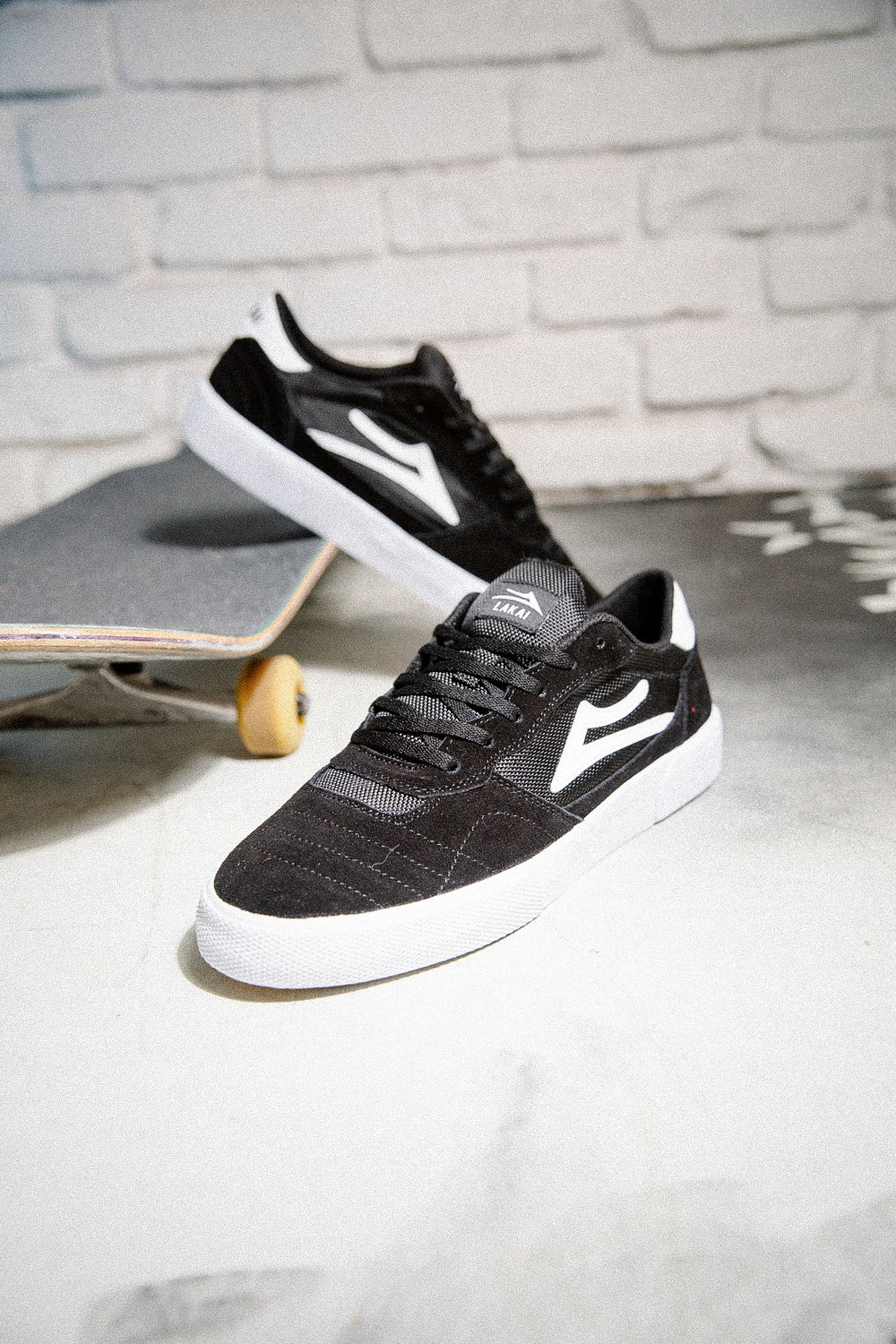 CAMBRIDGE  BLACK/WHITE SUEDE