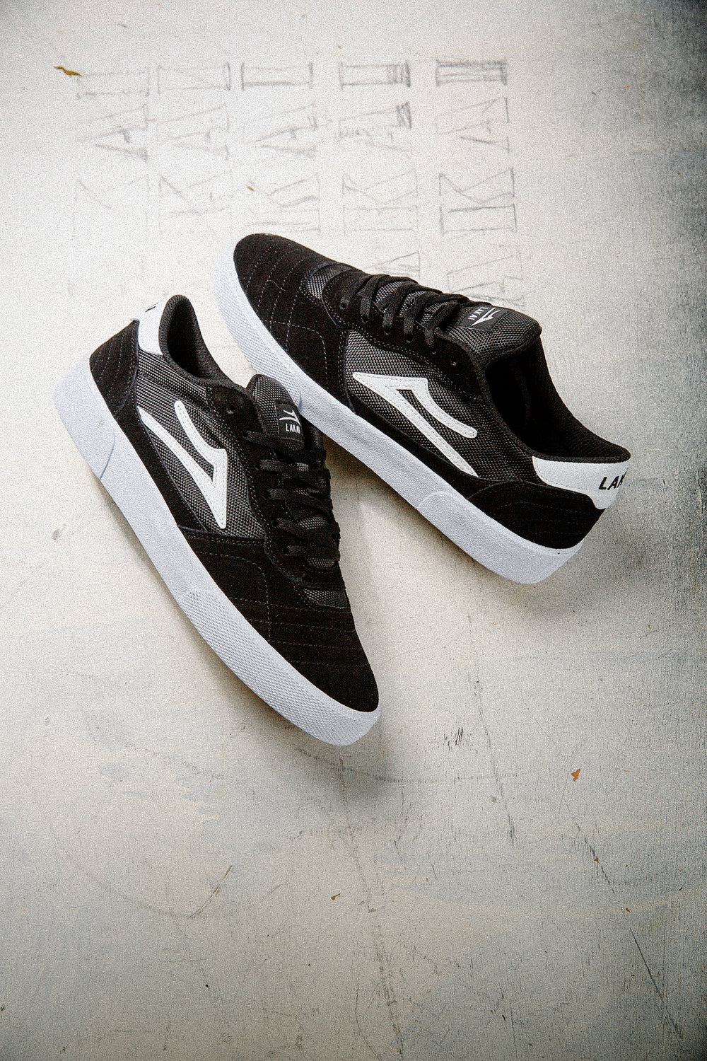 CAMBRIDGE  BLACK/WHITE SUEDE