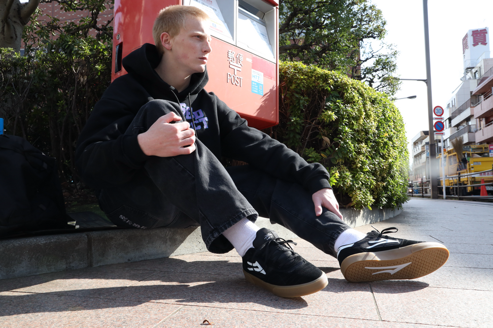 CAMBRIDGE  BLACK/GUM SUEDE