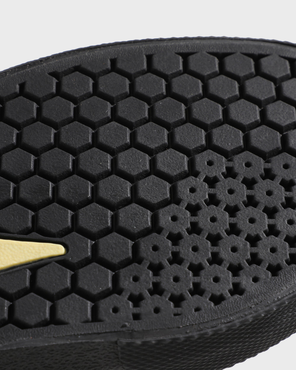 CAMBRIDGE -  WHITE BANANA BLACK