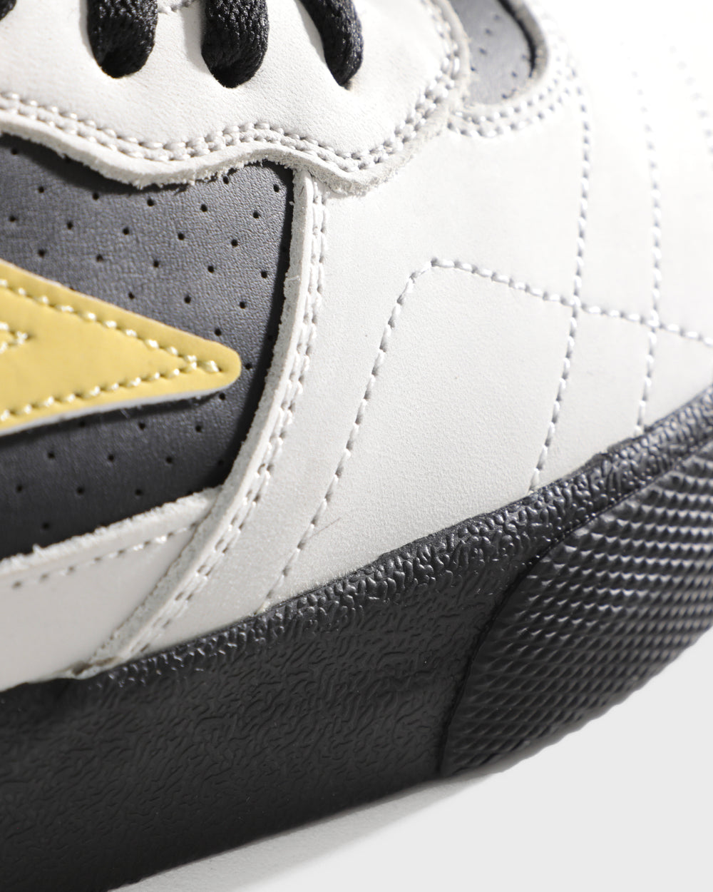 CAMBRIDGE -  WHITE BANANA BLACK