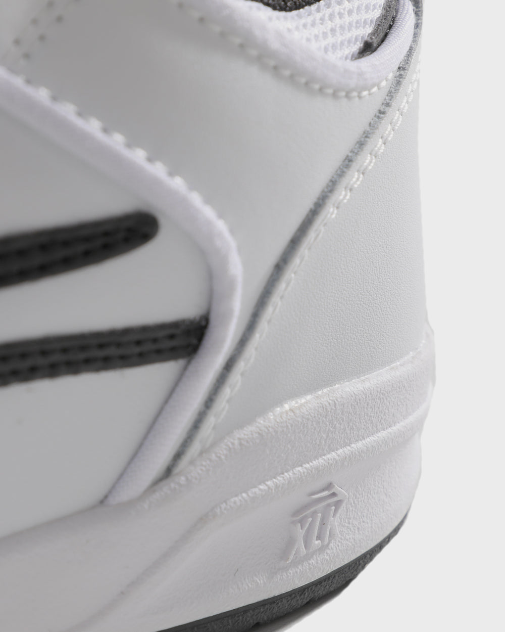 TELFORD LOW  WHITE/BLACK LEATHER